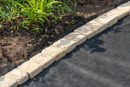 Cr&eacute;ation de bordures de jardin, quels mat&eacute;riaux et styles choisir ?